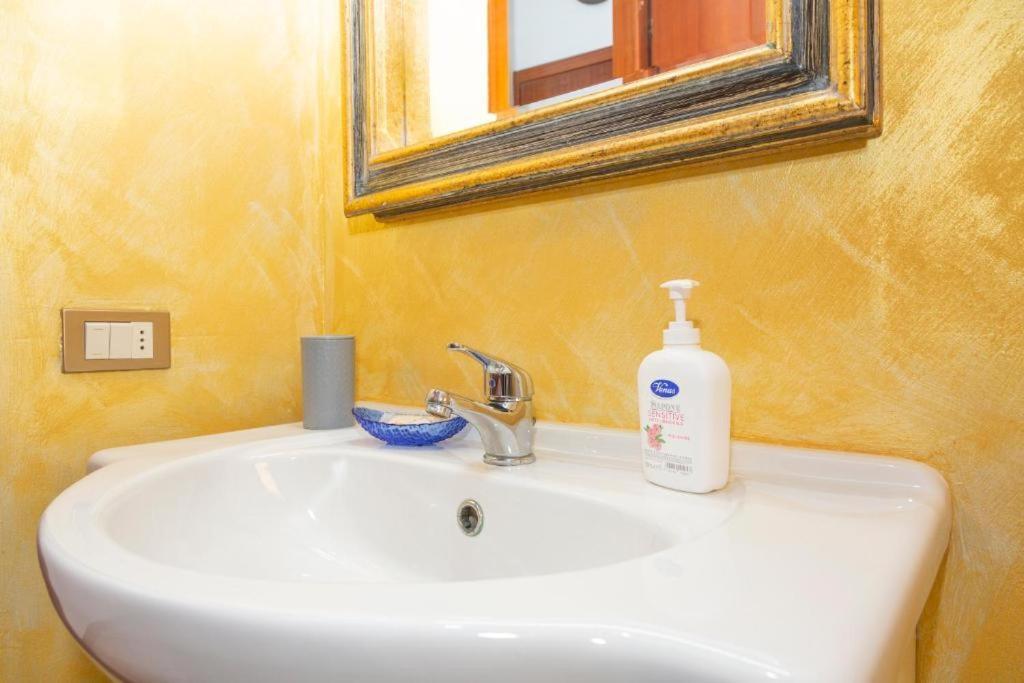 La Piazzetta Apartment เชฟาลู ภายนอก รูปภาพ