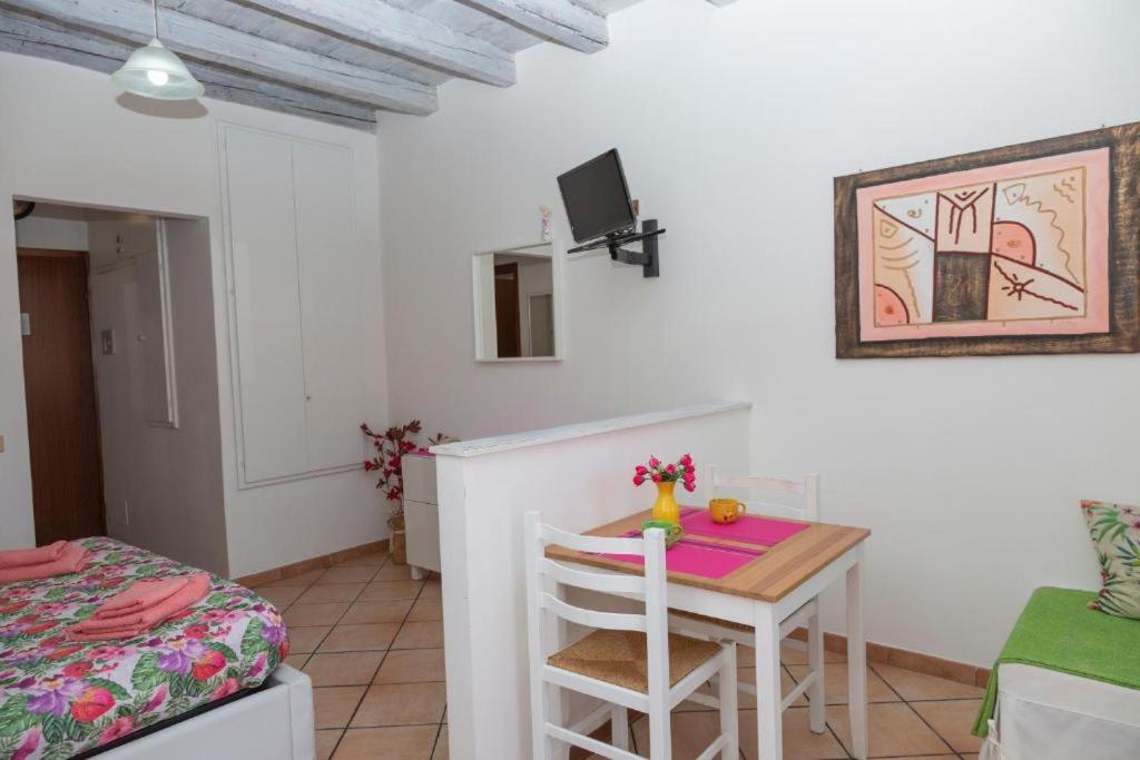 La Piazzetta Apartment เชฟาลู ภายนอก รูปภาพ